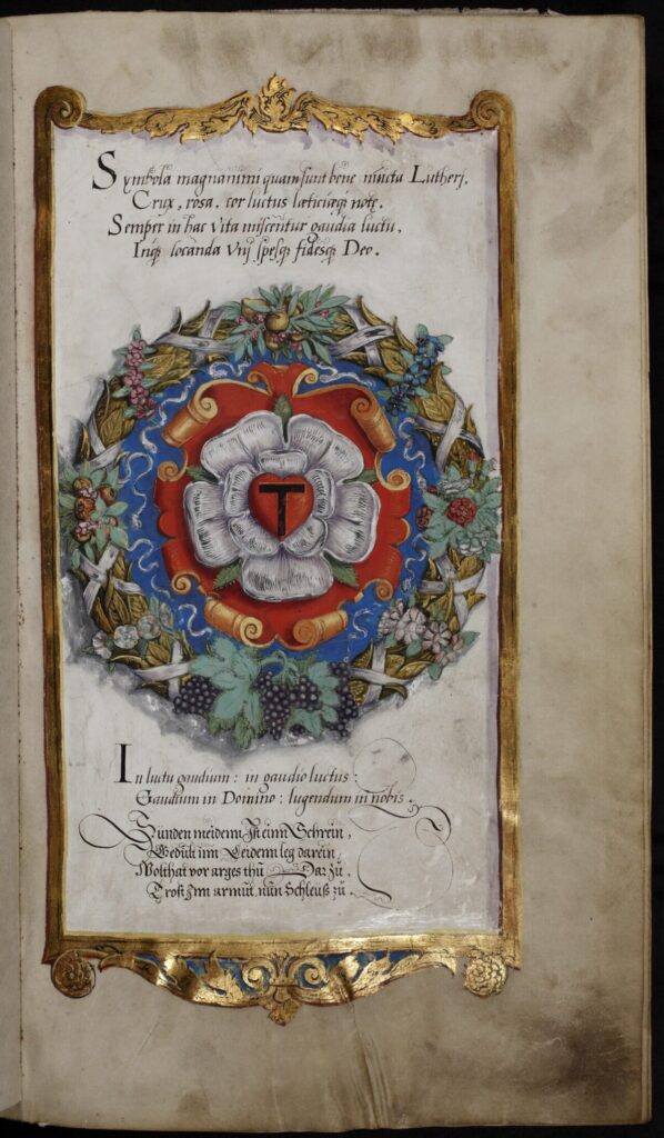 Róża Lutra w Biblii wittenberskiej z 1561 roku Karta pergaminowa z tekstem i namalowaną różą z sercem i krzyżem pośrodku