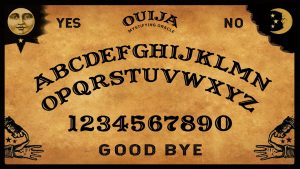 Przykładowa plansza ouija z symbolami księżyca i słońca